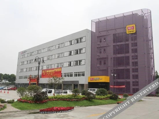 Чэнду: 9 + 1 Express Hotel Chengdu (Wenjiang Fengxi)
