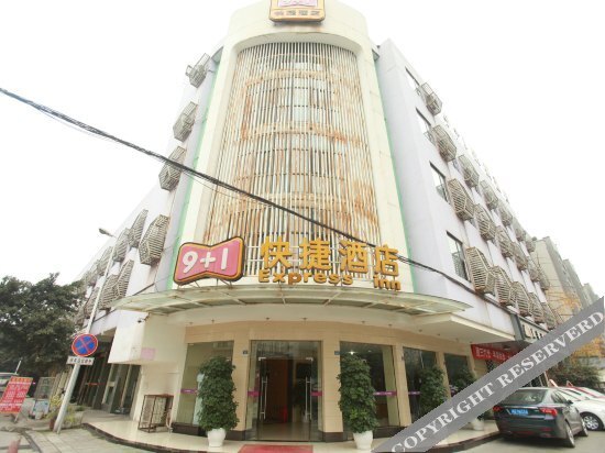 Чэнду: 9 + 1 Express Hotel Chengdu (Wenjiang Fengxi)