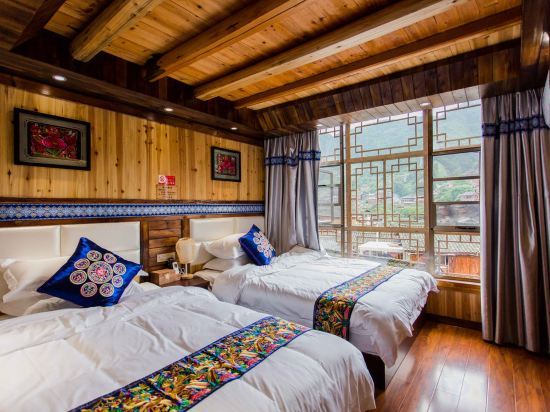 Леишан: Xijiang Qianhu Miao Village Mountain Stream Small Building Chinese Inn (No. 1 Fengyu Bridge)