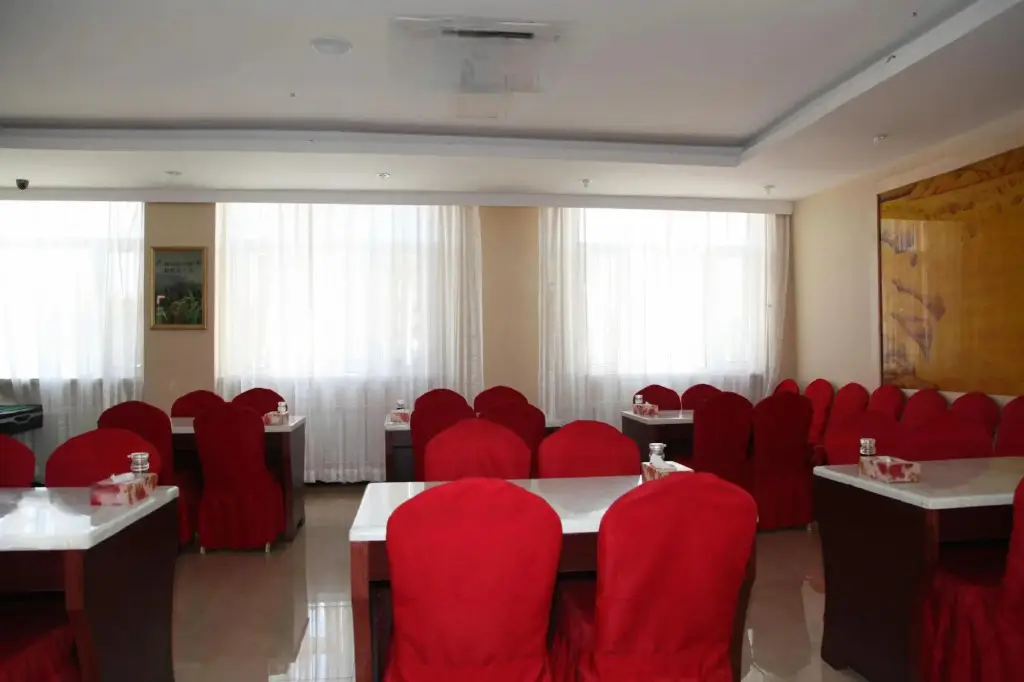 Хух-Хото: Junyi VIP Hotel (Runyu Home Store, University of Technology)