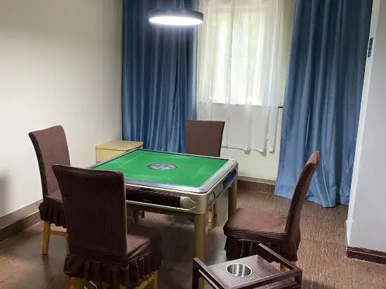 Фошань: 7 Bai Hotel