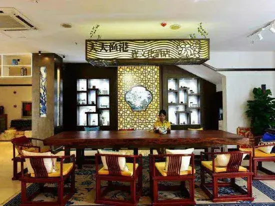 Цзиндэчжэнь: Tiantian Fishing Port Ceramics Hotel (Jingdezhen People's Square High-speed Railway Station)