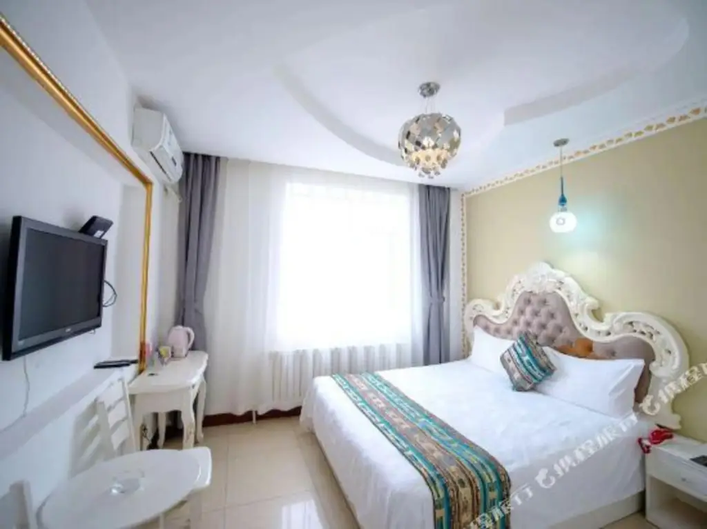 Далянь: Helong Theme Hotel (Dalian Hua'nan Square)
