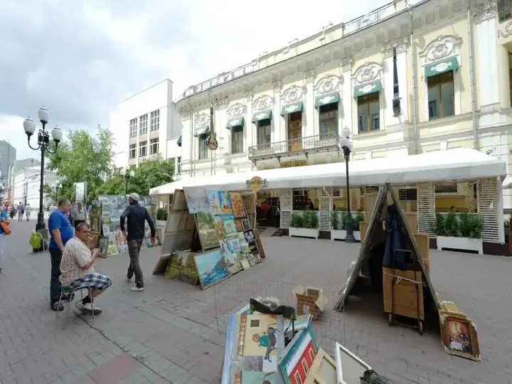 Москва: Babushka Doll Hostel on Arbat Street