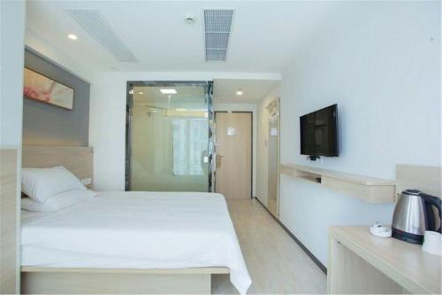 Хух-Хото: Home Inn Huayi Hotel (Yuquan District Tongda South Station)