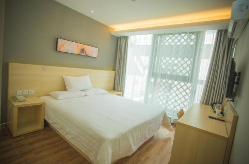 Хух-Хото: Home Inn Huayi Hotel (Yuquan District Tongda South Station)