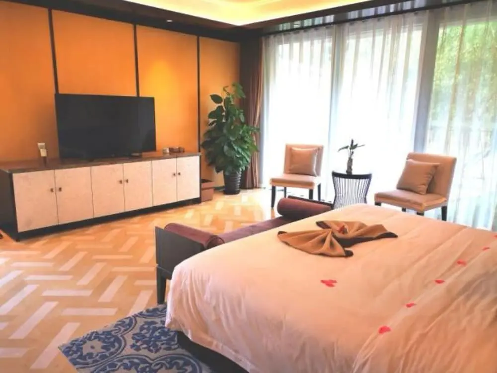 Янчжоу: Slender West Lake Hot Spring Resort