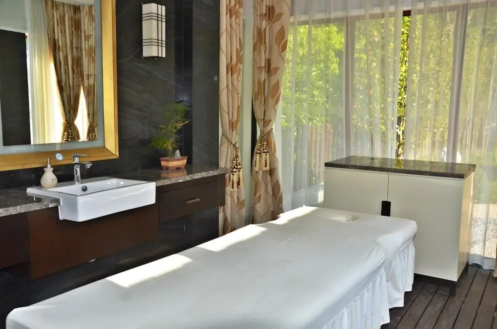 Янчжоу: Slender West Lake Hot Spring Resort