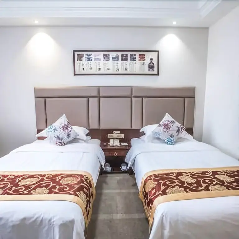 Хуайнань: Gujing Junlai Hotel