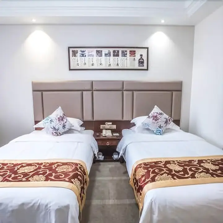 Хуайнань: Gujing Junlai Hotel