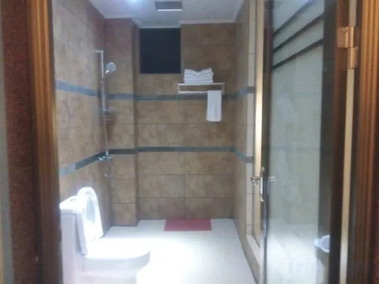Яншо: Juxianzhuang Hotel (Yangshuo Shili Gallery)