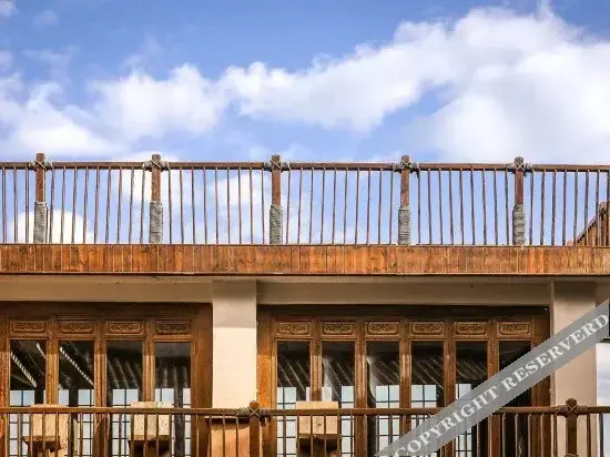 Лицзян: Meteorite Snow Mountain Resort (Rizhao Jinshan Roof View)