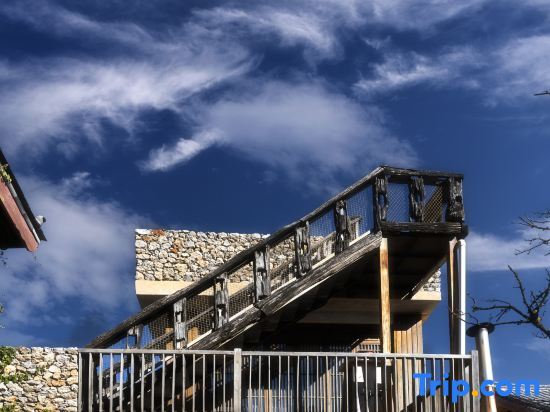 Лицзян: Meteorite Snow Mountain Resort (Rizhao Jinshan Roof View)