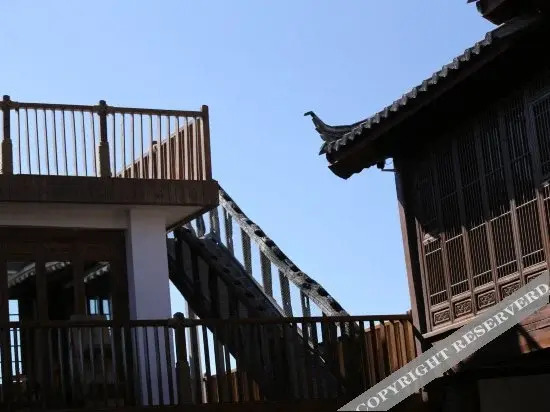 Лицзян: Meteorite Snow Mountain Resort (Rizhao Jinshan Roof View)
