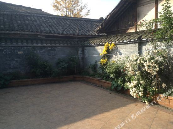 Чэнду: 邛崃小巷人家客栈