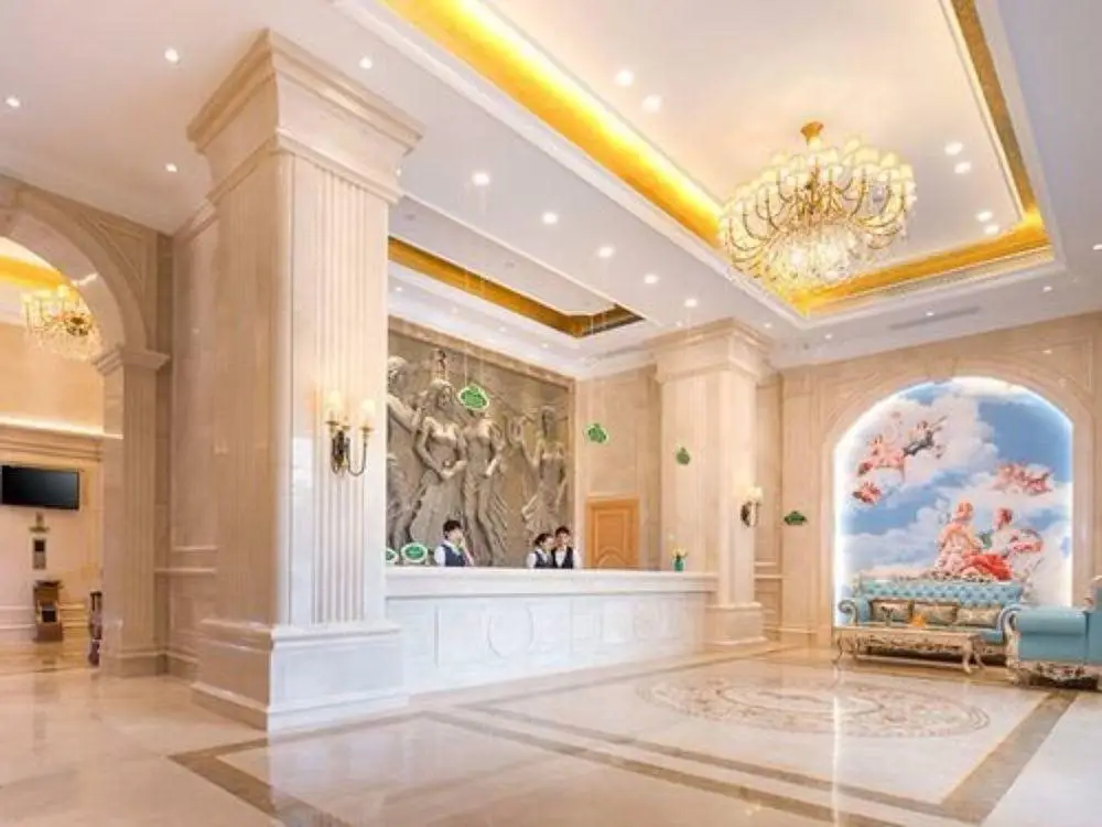 Шэньчжэнь: Vienna hotel lee moma store