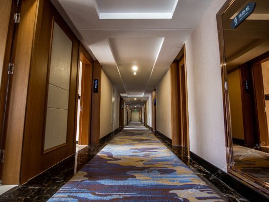 Иньчуань: Chonpines Hotel (Yinchuan International Automobile City)