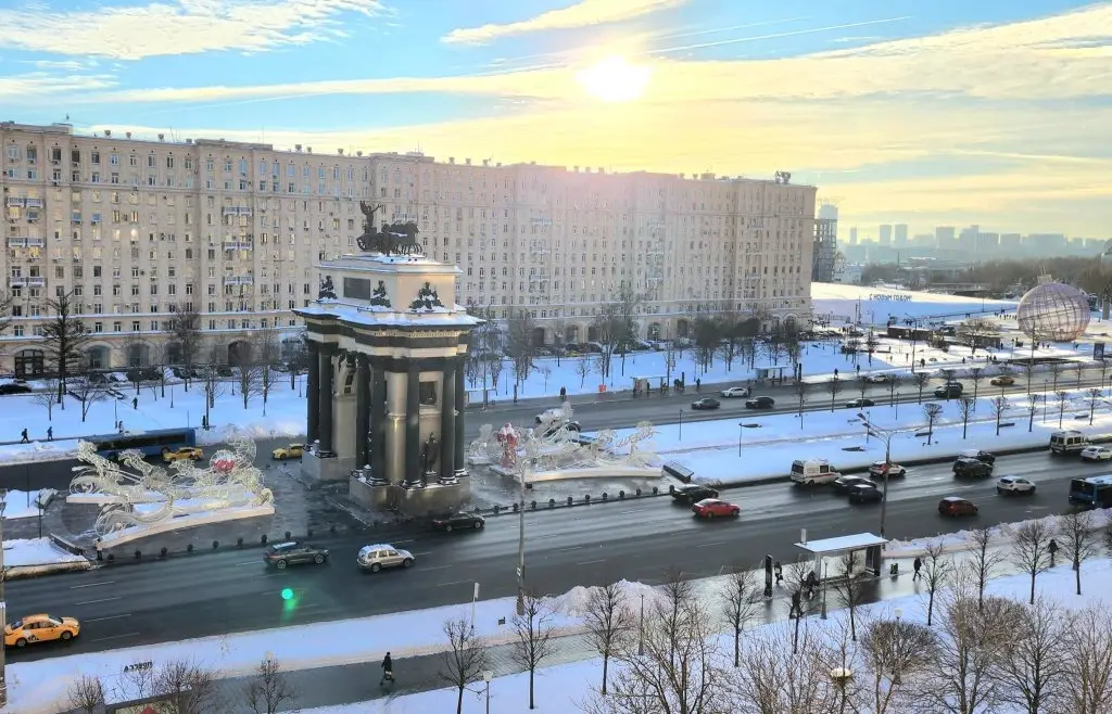 На Площади Победы — фото 1