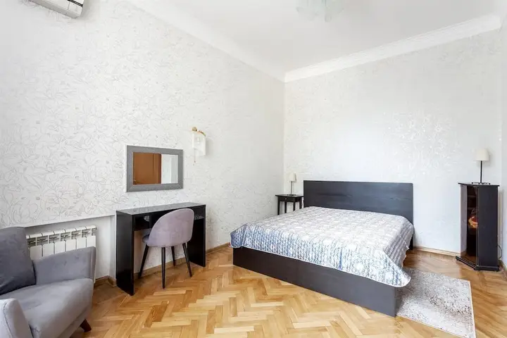 Москва: ApartLux на наб. Шевченко