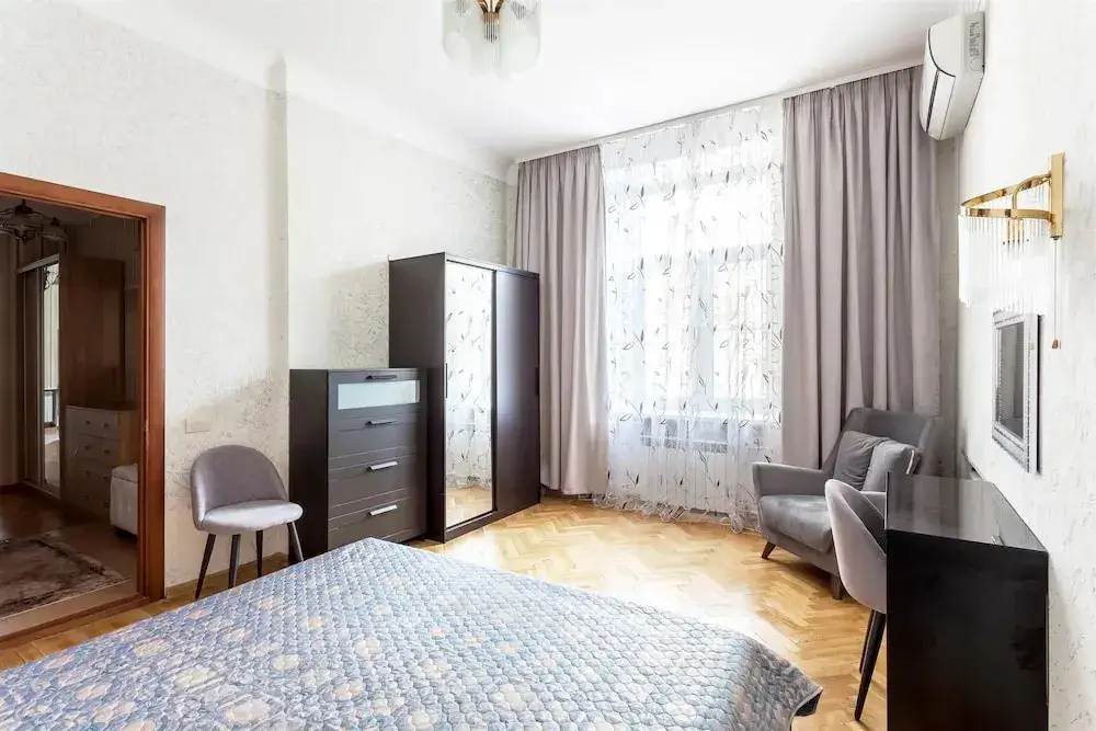 Москва: ApartLux на наб. Шевченко