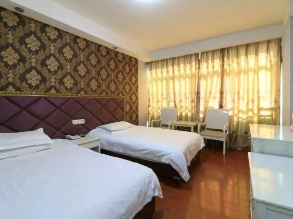 Иу: Anna Hostel