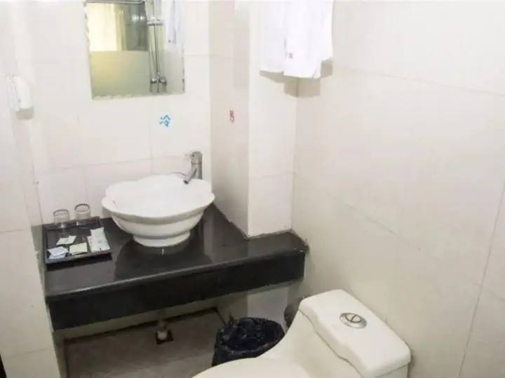 Иу: Anna Hostel