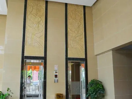 Гуанчжоу: Yinwan  Hotel( South China country garden store)