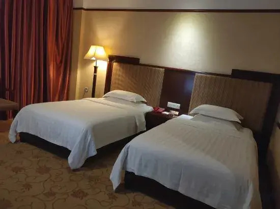 Гуанчжоу: Yinwan  Hotel( South China country garden store)