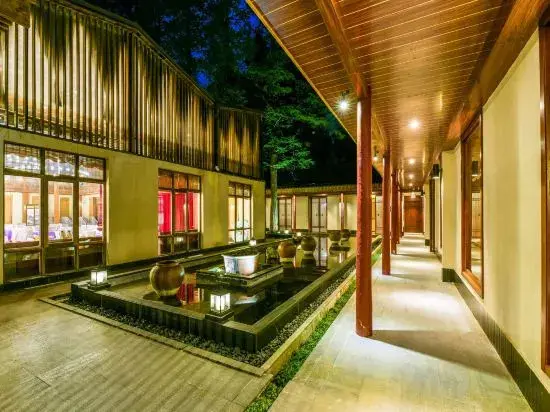 Дуюн: Duyun Maojianli Hotel (Qinhan Film City)