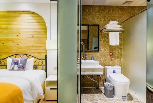 Харбин: Pai Hotel (Harbin North Station University City Poseidon water world store)