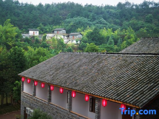 Цзиньхуа: Wolong Riverside Manor