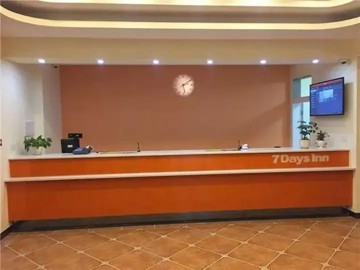 Ичан: 7 Days Inn (Qingjiang Hualang)