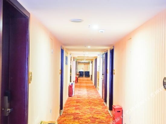 Кандин: Yizhou Business Hotel