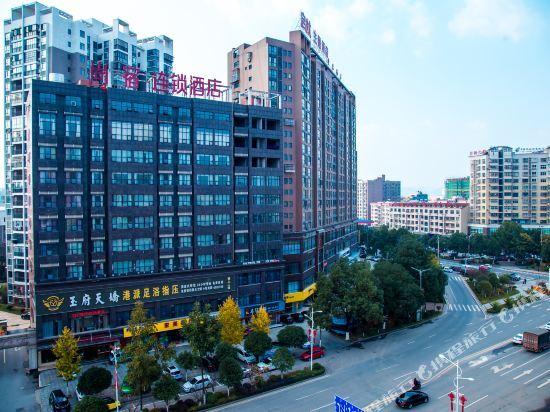 Юэян: Shangsu Zhenxiang Hotel (Pingjiang County Vocational and Technical School Store)