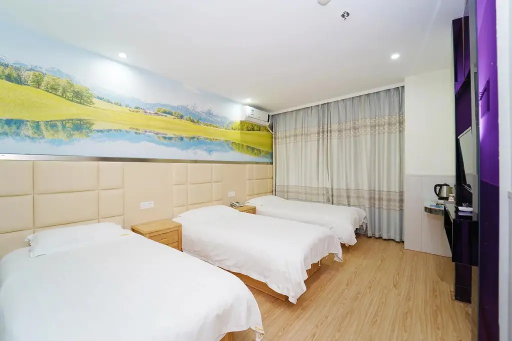 Шанхай: Homeinn Ease Hotel (Shanghai Qiantan Sanlin Subway Station)