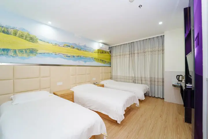 Шанхай: Homeinn Ease Hotel (Shanghai Qiantan Sanlin Subway Station)