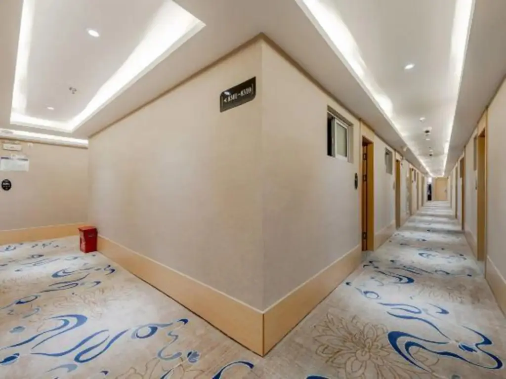 Шанхай: Homeinn Ease Hotel (Shanghai Qiantan Sanlin Subway Station)