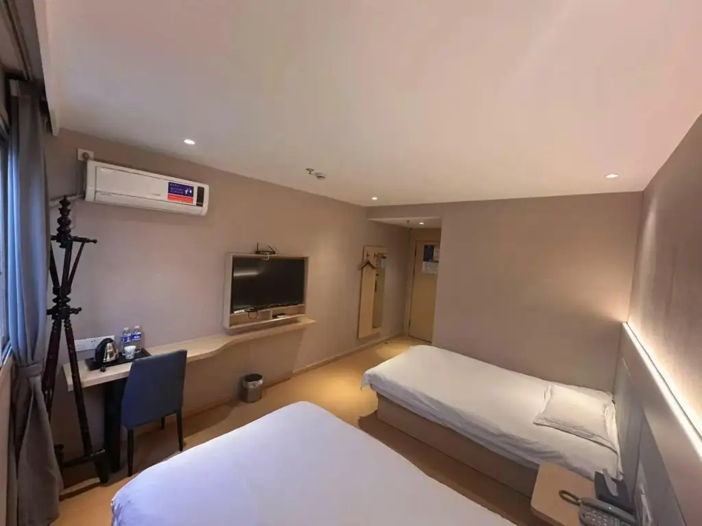 Шанхай: Homeinn Ease Hotel (Shanghai Qiantan Sanlin Subway Station)