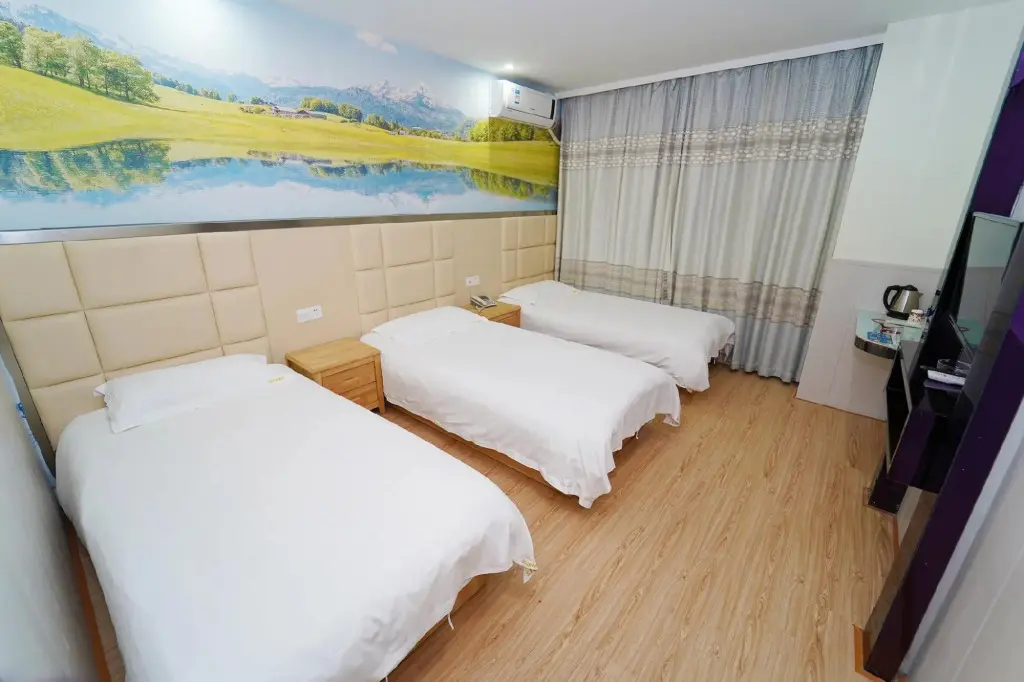 Шанхай: Homeinn Ease Hotel (Shanghai Qiantan Sanlin Subway Station)