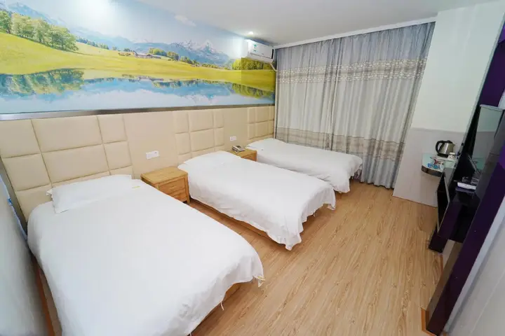 Шанхай: Homeinn Ease Hotel (Shanghai Qiantan Sanlin Subway Station)