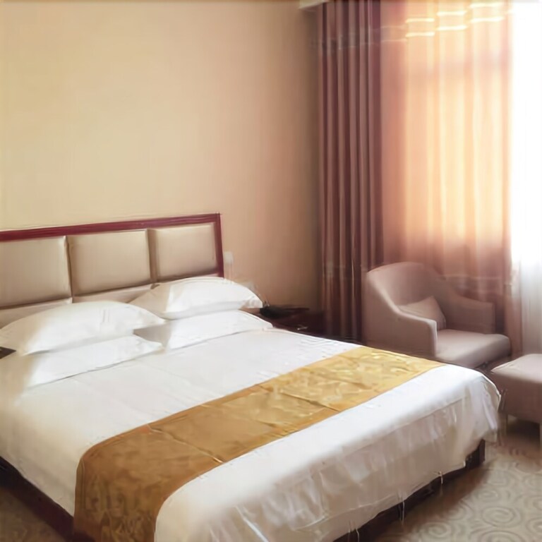 Чжоукоу: Thank Inn Plus hotel He'nan Zhoukou Chuanhui District Red Star Macalline