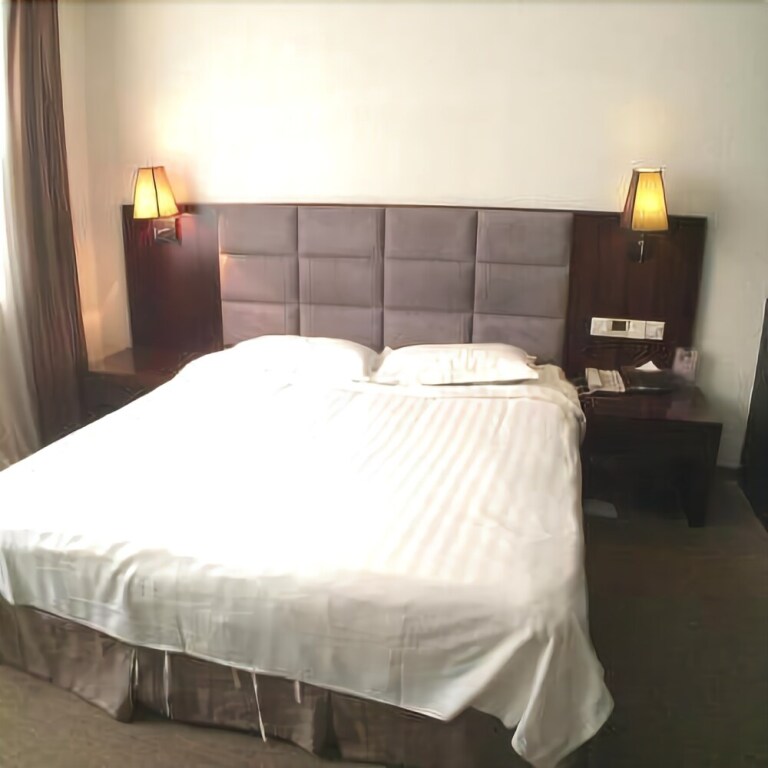 Кайфын: Jinyue Business Hotel
