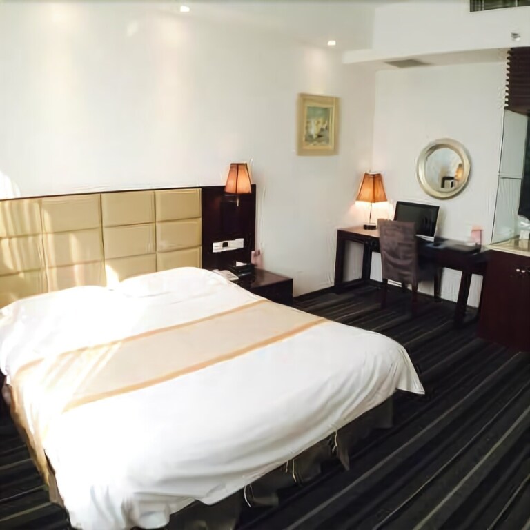 Кайфын: Jinyue Business Hotel