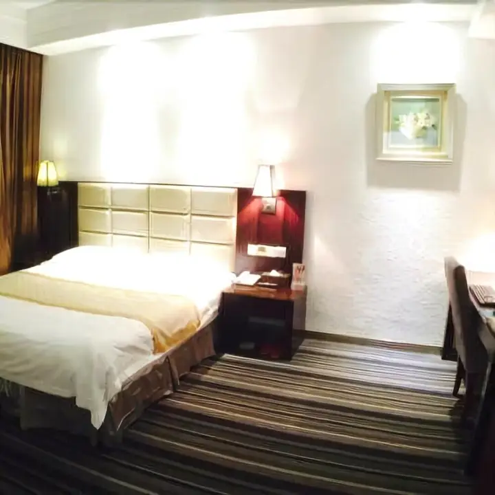 Кайфын: Jinyue Business Hotel