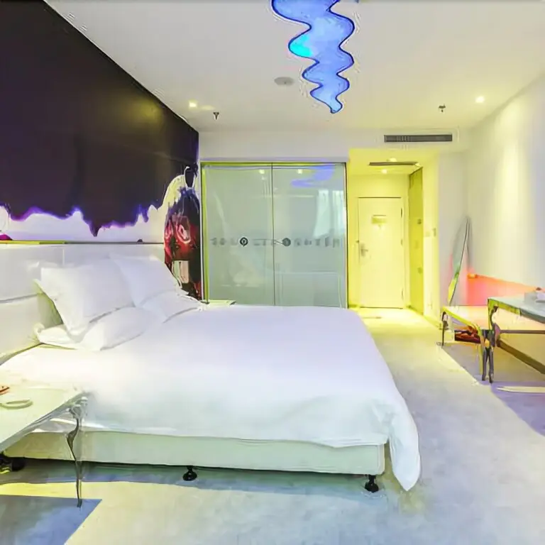 Кайфын: Baihehui Loft Hotel