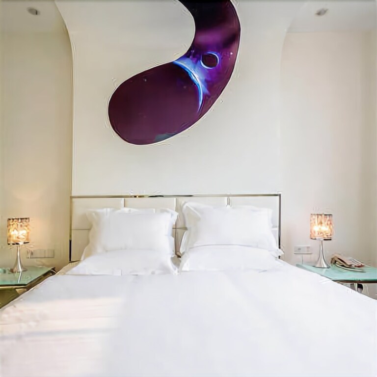 Кайфын: Baihehui Loft Hotel