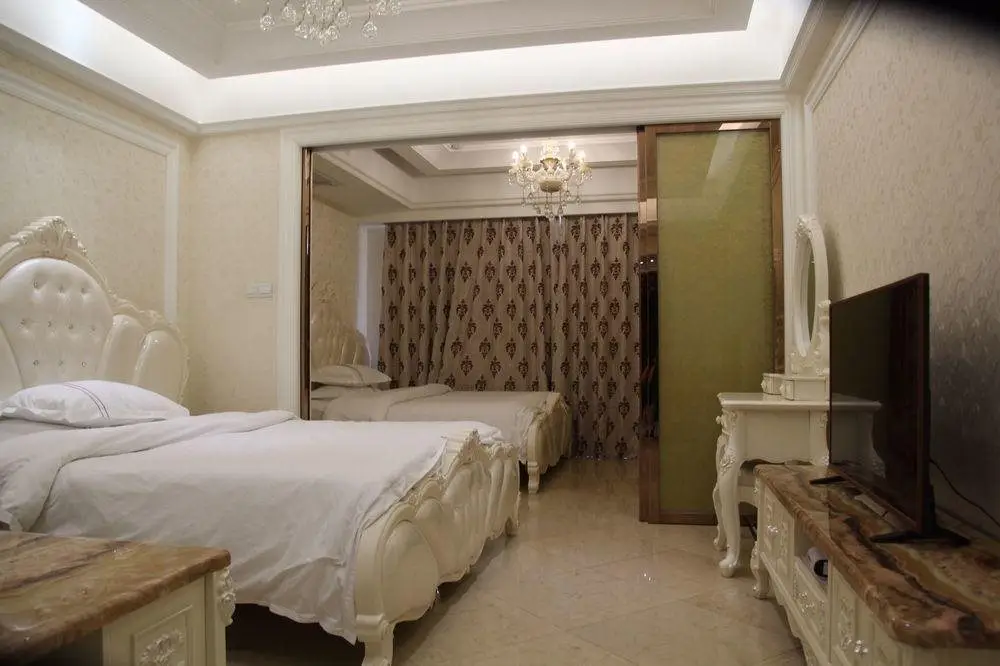 Гуанчжоу: Waifiden Haizhu Square Branch