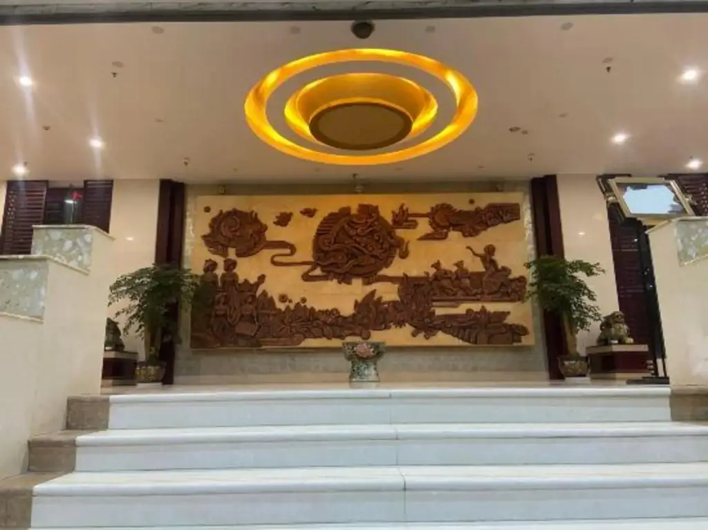 Longcheng Business Hotel — фото 1