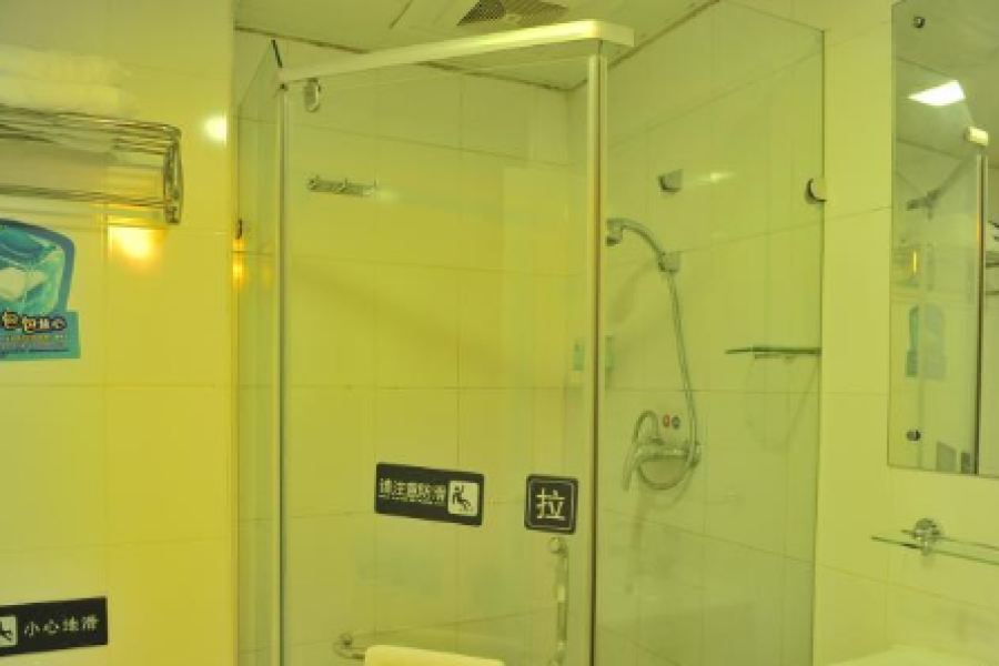 Чэнду: 7 Days Premium (Chengdu Chunxi Road Metro Station)