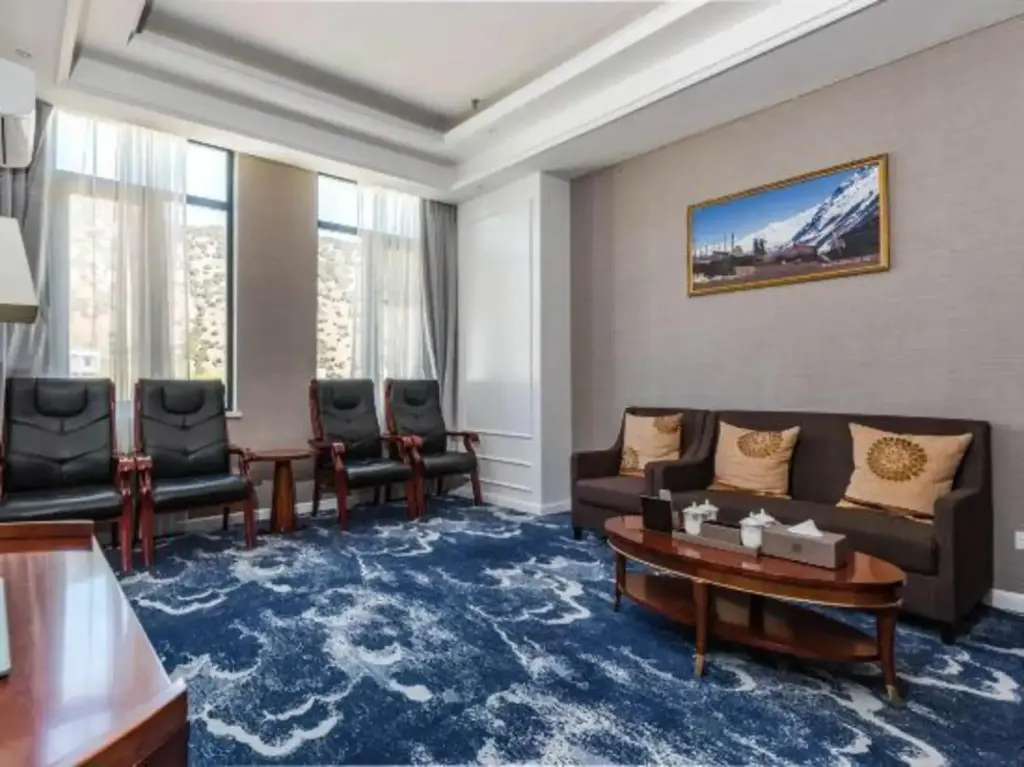 Линжи: Gela Dandong Business Hotel (VIP Building)